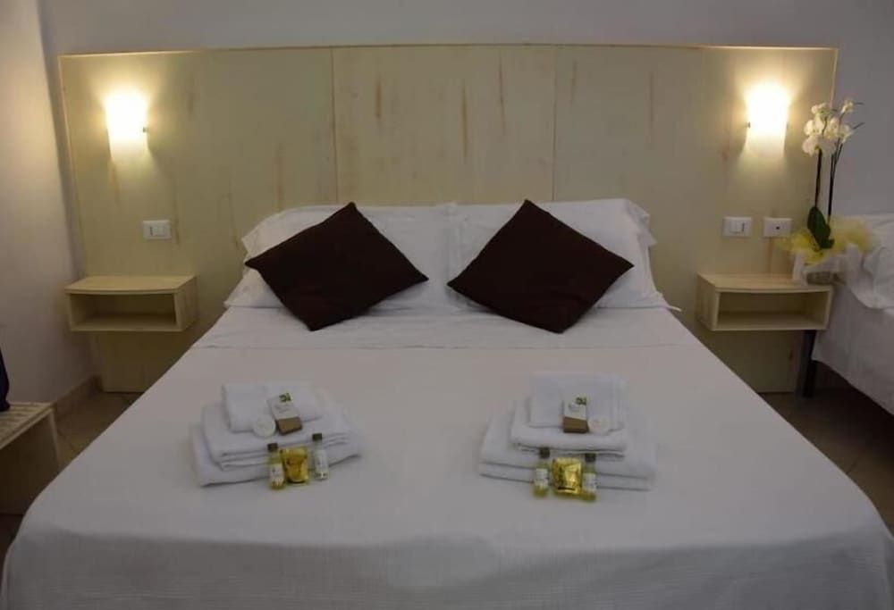 Hotel La Smorfia Classic Double or Twin Room, Private Bathroom 3