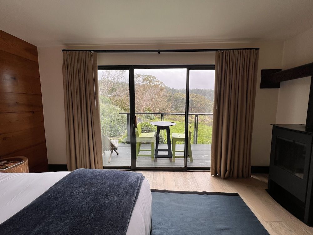 Timber Cove Resort Room (Cove View)