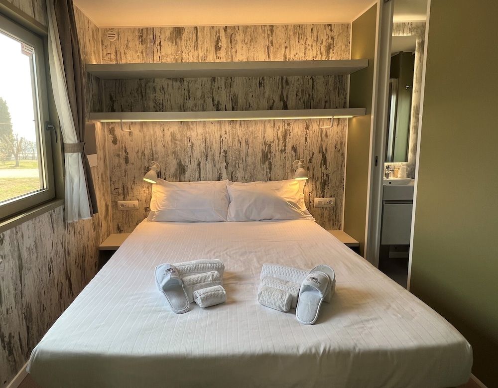 Agricampeggio Le Bucoliche Traditional Mobile Home 6