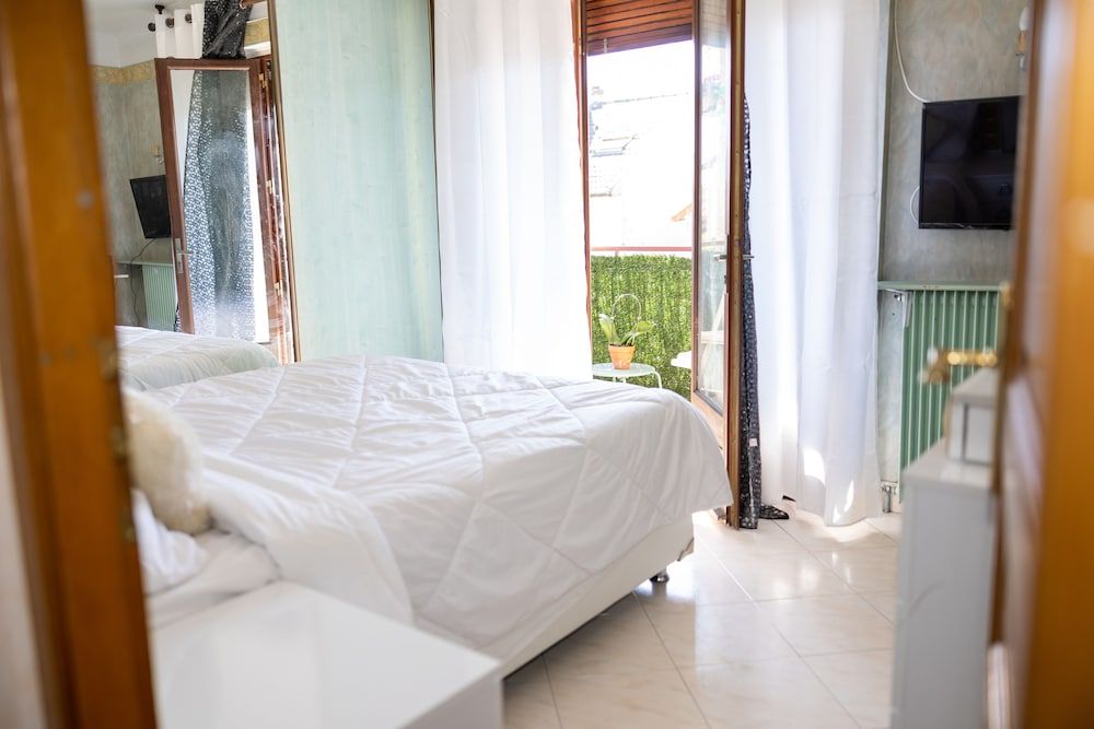 Comfort Room, Balcony