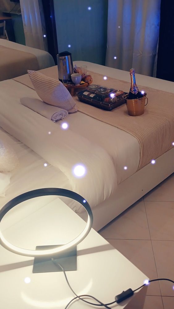 Comfort Room, Balcony