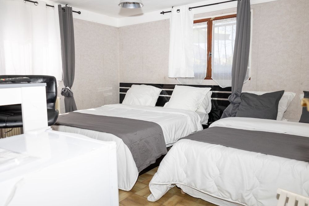 Grand Room, Multiple Beds