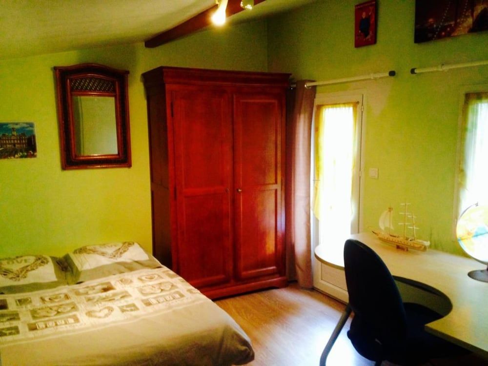 Double Room (2)