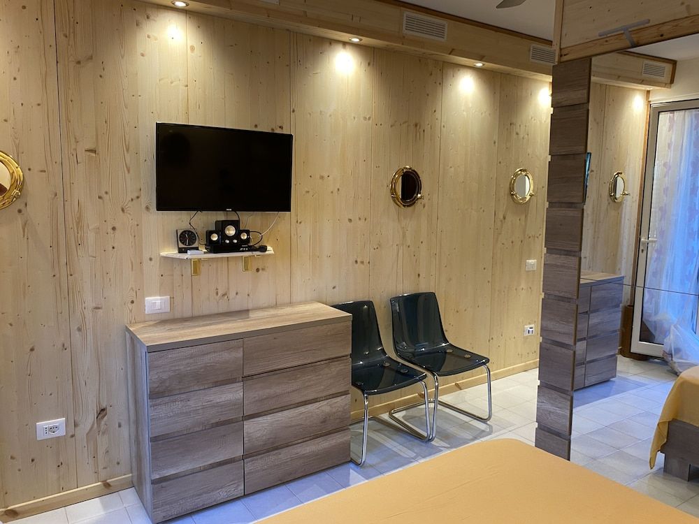 Apartment Sailing Yacht With Outdoor Swimmingpool Apartment 7