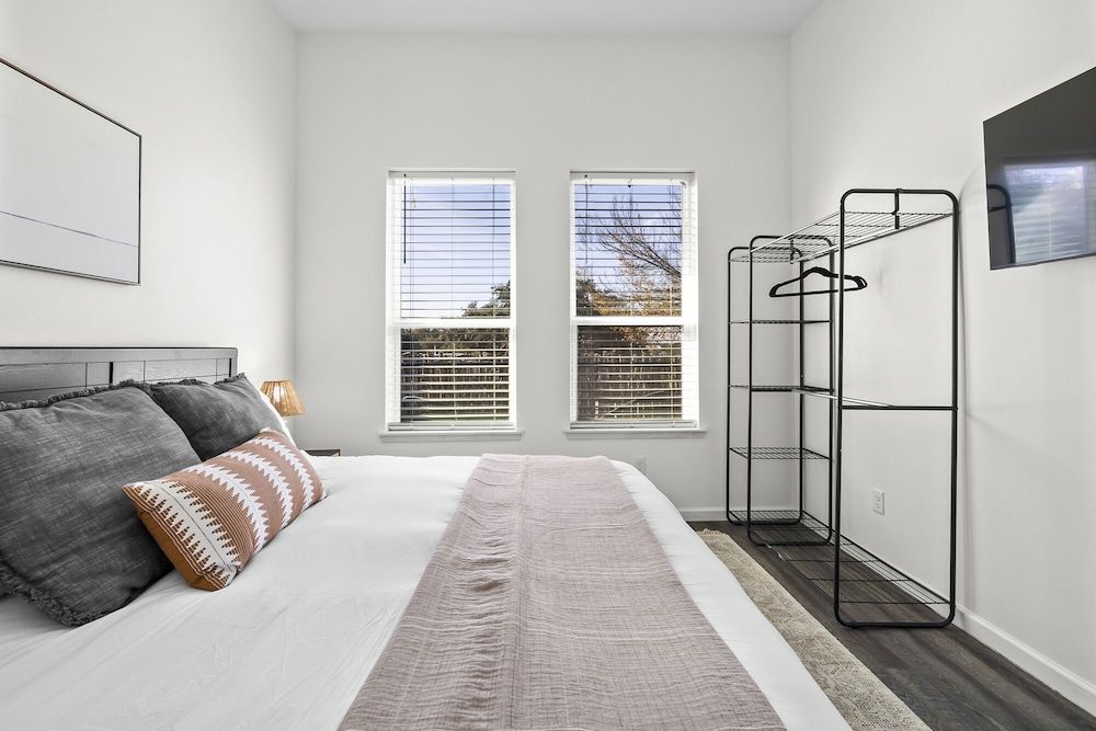 Leisure Escape in the TX Hill Country Family House, Multiple Bedrooms, Private Pool 8