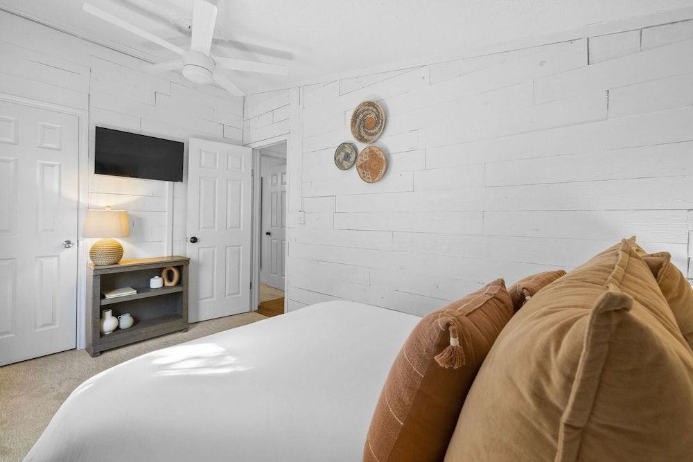 Leisure Escape in the TX Hill Country Family House, Multiple Bedrooms, Private Pool 2