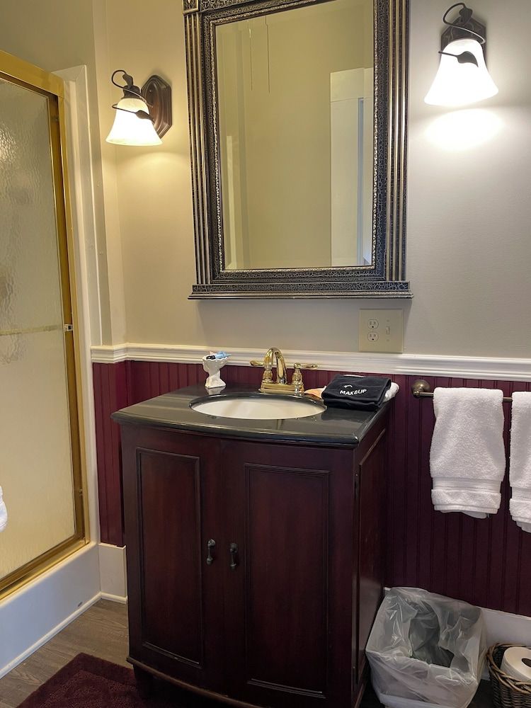 The Sautee Inn Bed & Breakfast Mountain View Room 2