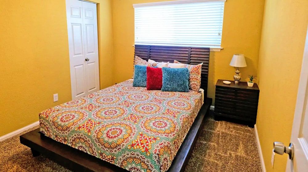 Deluxe House, 4 Bedrooms, 2 Bathrooms