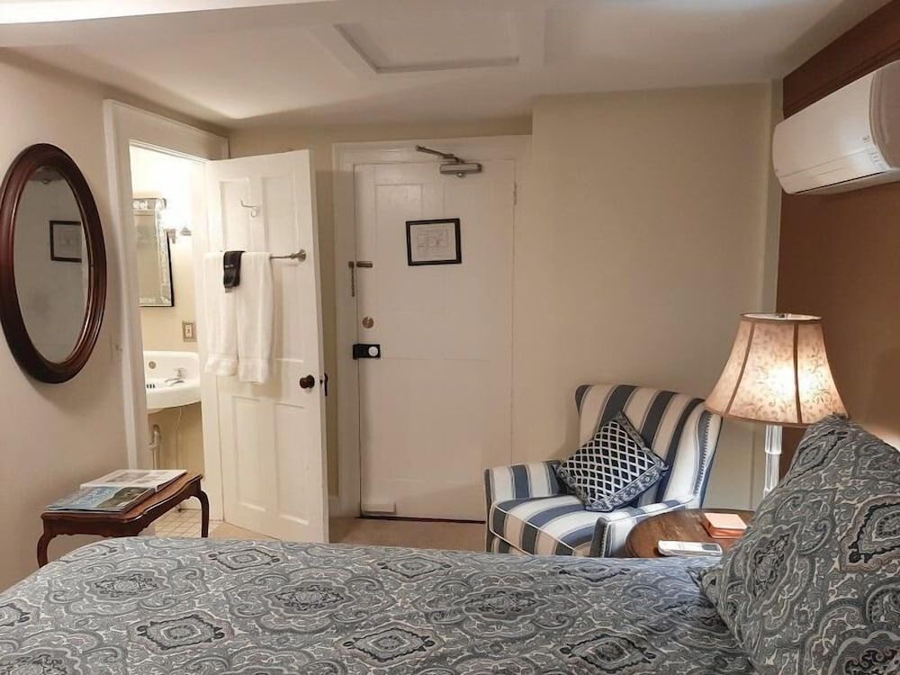 Cromwell Manor Inn Shetfield, Standard Queen 5