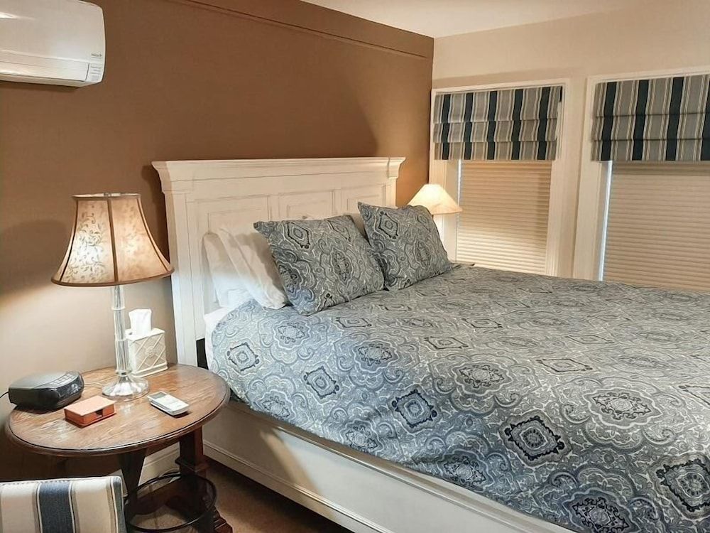 Cromwell Manor Inn Shetfield, Standard Queen 3