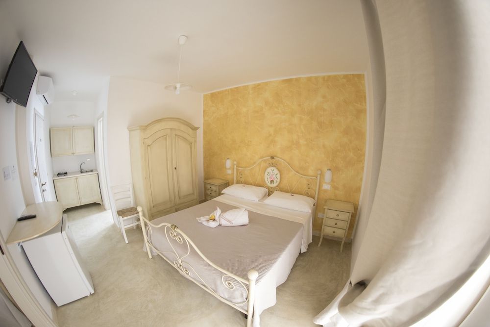 Double Room, Non Smoking, Courtyard View
