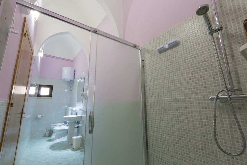 Le Dimore dei Messapi Deluxe Quadruple Room, Multiple Beds, Courtyard View (Rudhia) 5