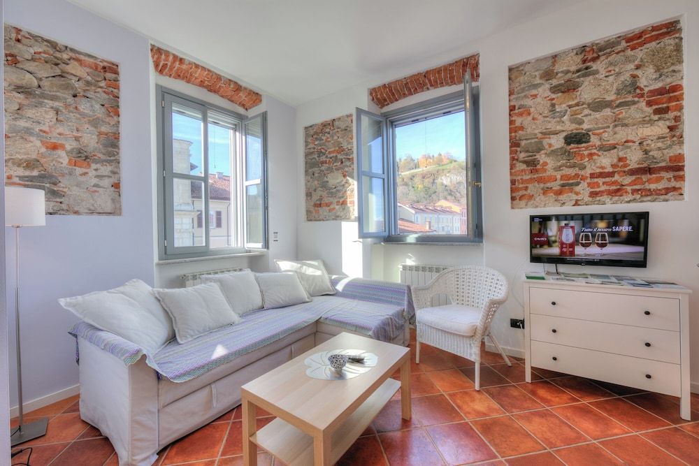 undefined La Voce Del Lago Pied Dans L' Eau 8