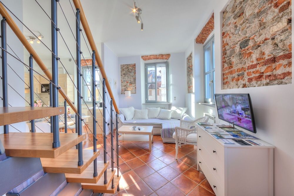 undefined La Voce Del Lago Pied Dans L' Eau 7