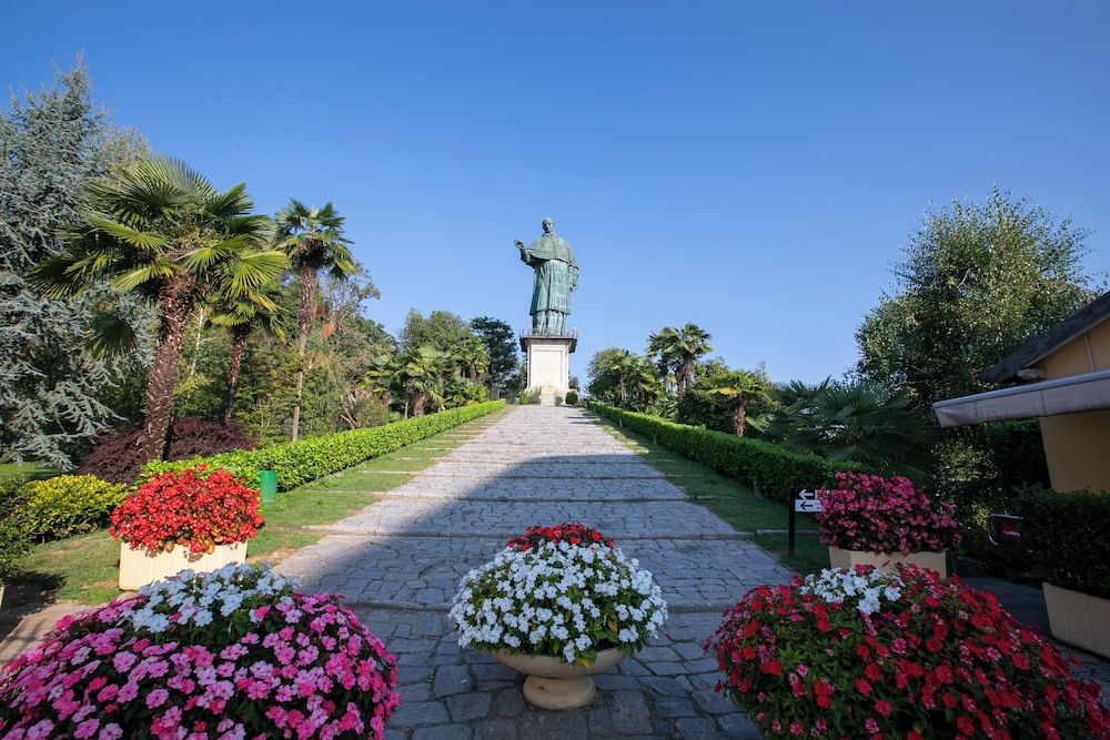 undefined La Voce Del Lago Pied Dans L' Eau 3