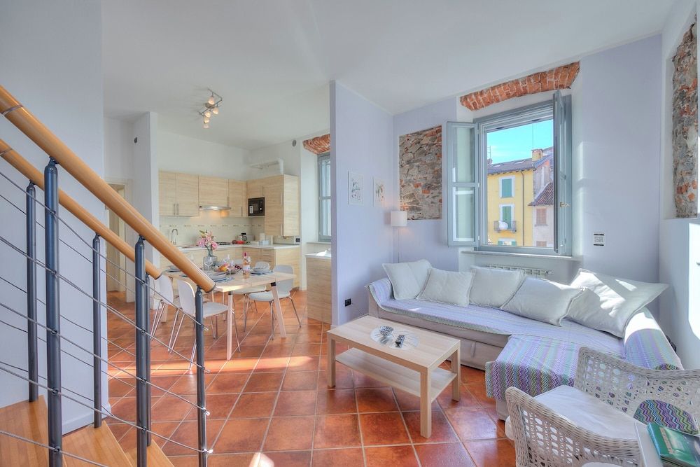 undefined La Voce Del Lago Pied Dans L' Eau 10