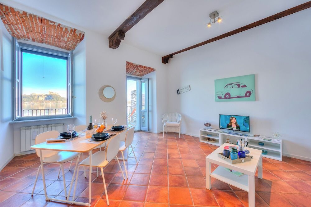 undefined Volo Di Gabbiani Pied Dans L' Eau 5