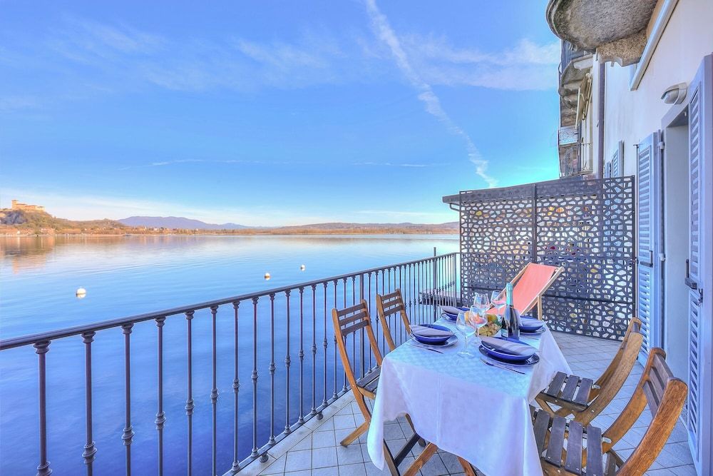 undefined Volo Di Gabbiani Pied Dans L' Eau 7