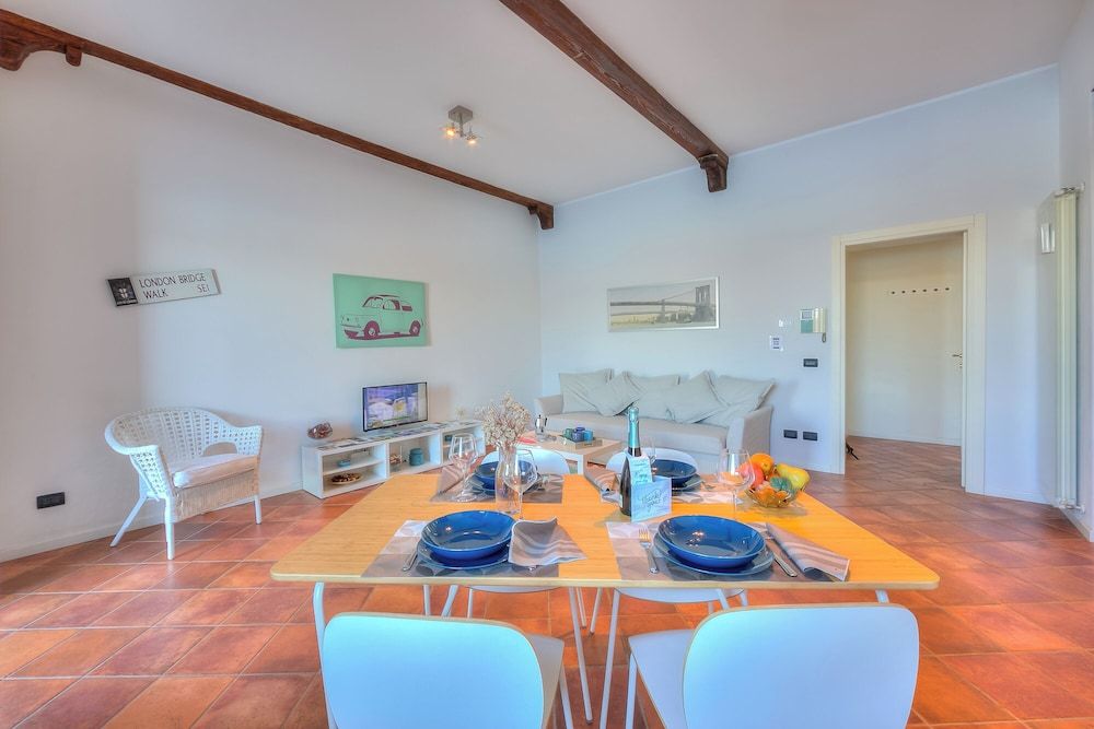 undefined Volo Di Gabbiani Pied Dans L' Eau 6