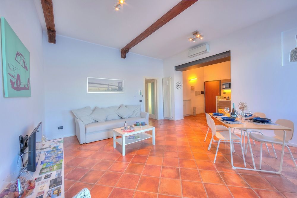 undefined Volo Di Gabbiani Pied Dans L' Eau 10