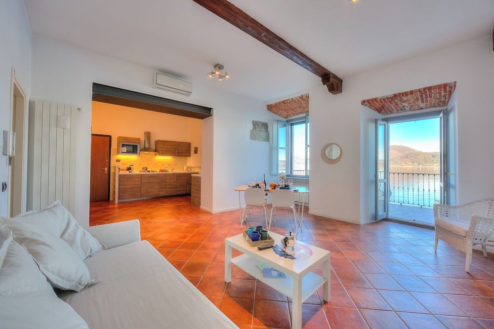 undefined Volo Di Gabbiani Pied Dans L' Eau 4