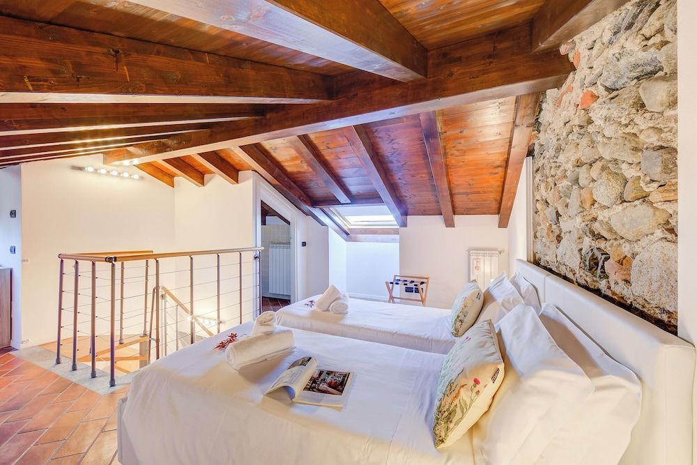 undefined Incanto Sul Lago Pied Dans L' Eau 9