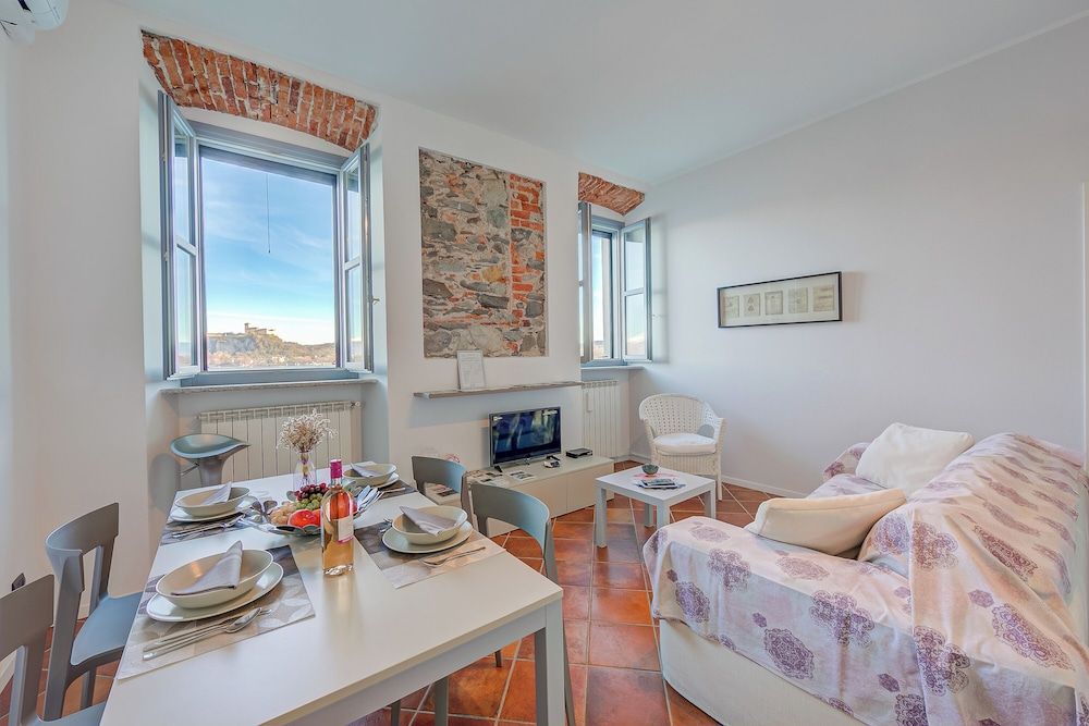 undefined Incanto Sul Lago Pied Dans L' Eau 4