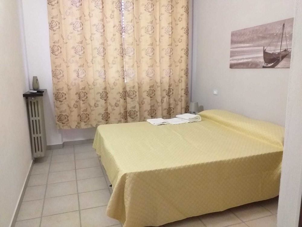 undefined Albergo Arona Centro
