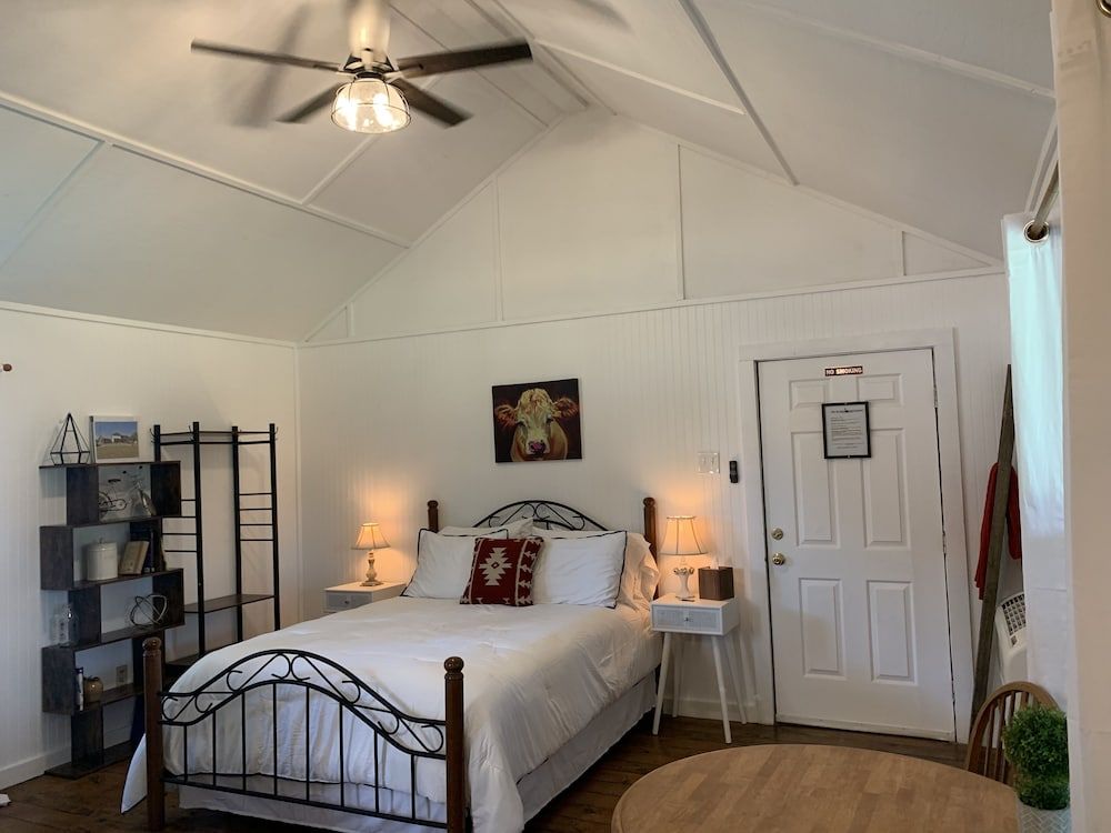 Tillman Resort Cabin 102