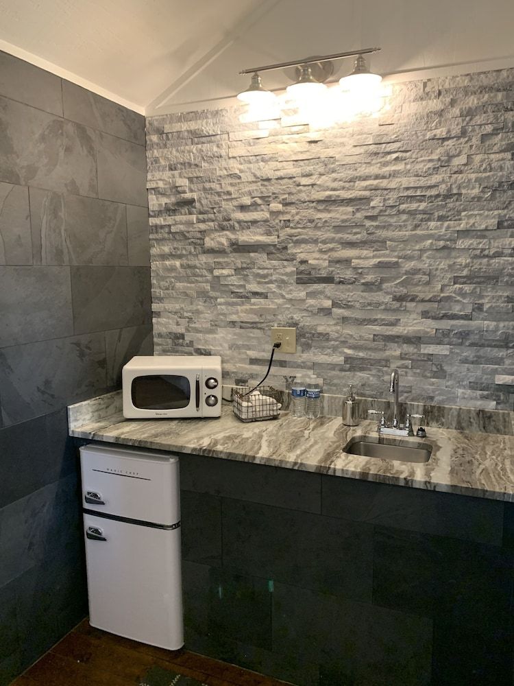 Tillman Resort Cabin 102 5