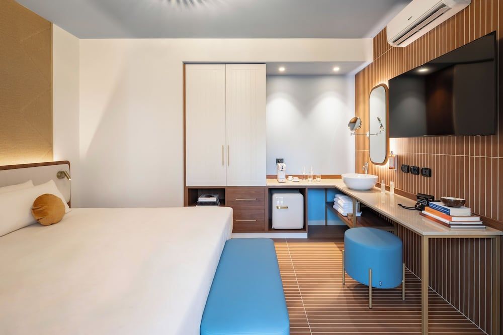 Comfort Room, Patio, Park View