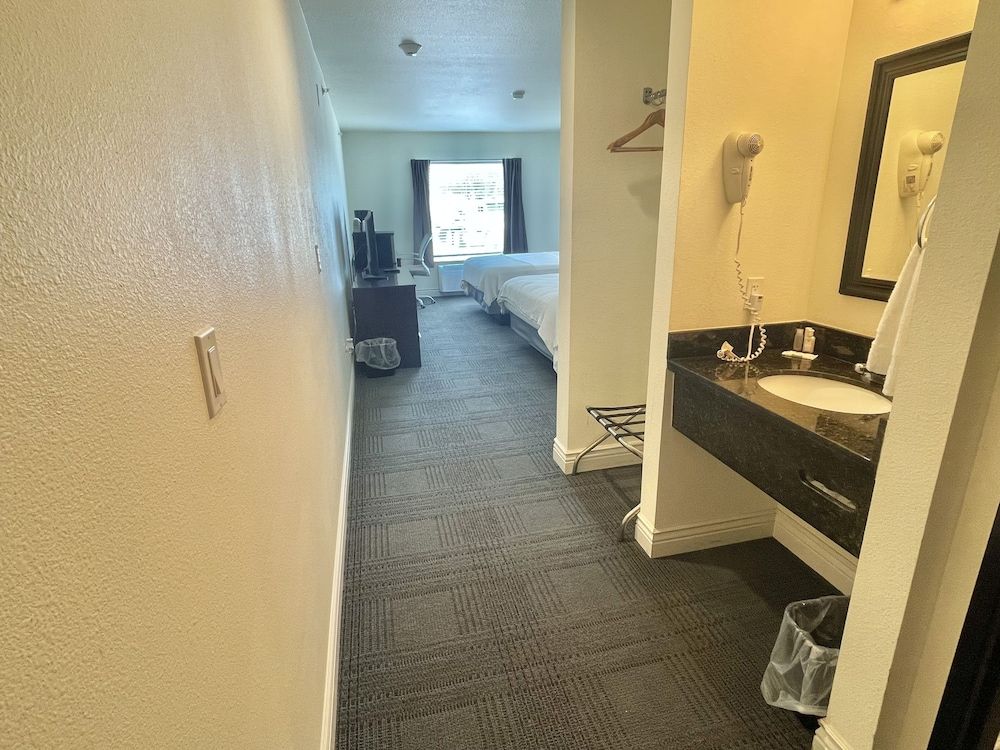 FairBridge Inn & Suites Cuero Design Room, 2 Queen Beds, Non Smoking 5