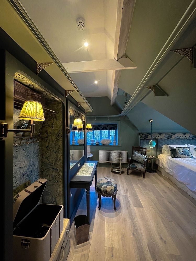 The Highfield House Junior Suite, Garden View