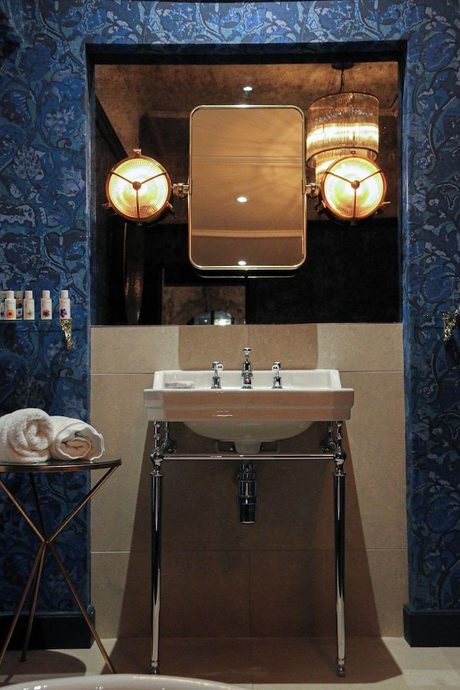 The Highfield House Junior Suite, Garden View 6