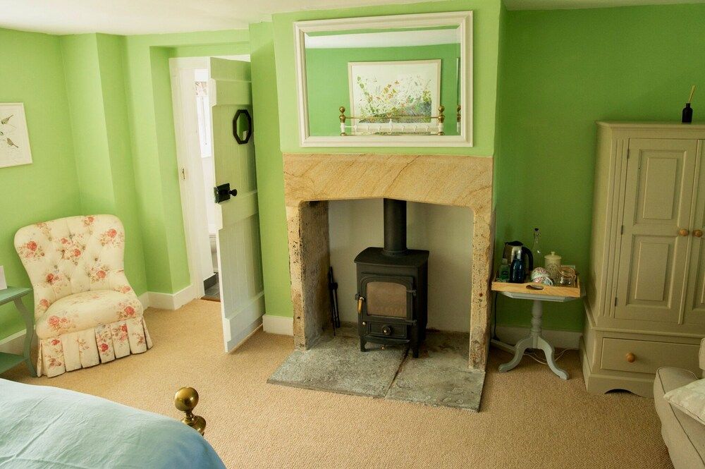 Corner House Superior Double Room, Ensuite, Garden View (The Green Room ) 10