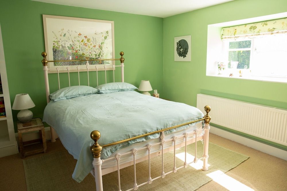 Corner House Superior Double Room, Ensuite, Garden View (The Green Room ) 4