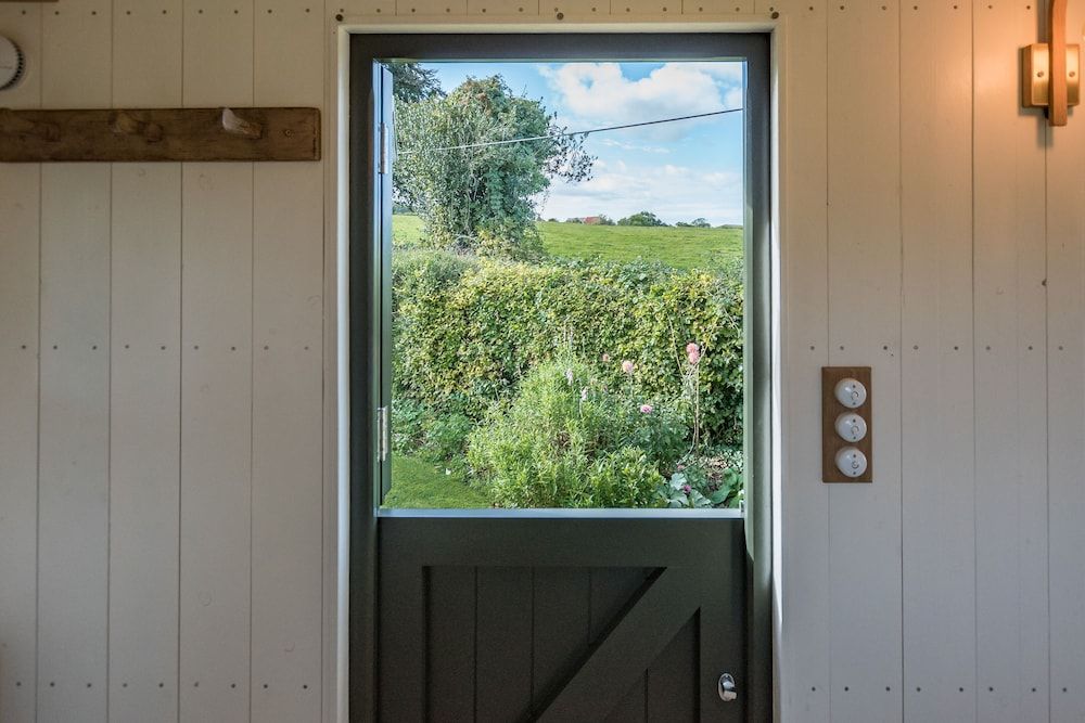 Corner House Luxury Room, Ensuite (Cottage Shepherds Hut)