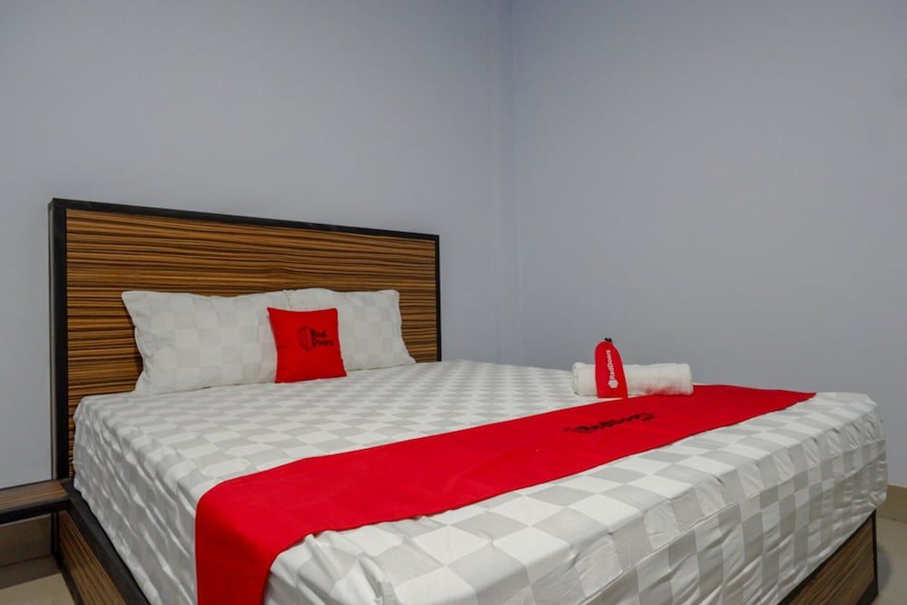 Deluxe Room (RedDoorz)