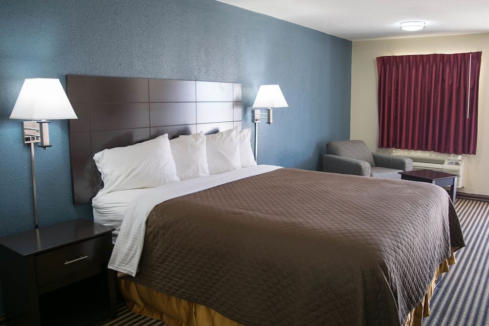 Countryside Inn Single Room, 1 King Bed, Non Smoking