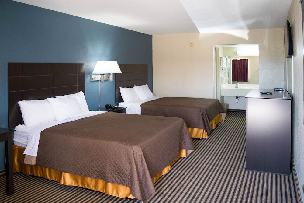 Countryside Inn Double Room, 2 Queen Beds, Non Smoking