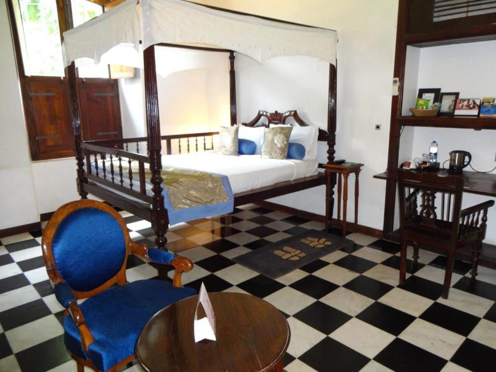 Le Dupleix Deluxe Room 2