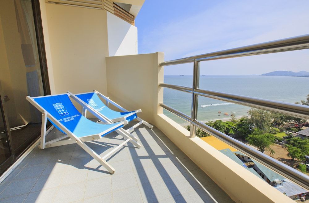 Blue Wave Hotel Hua Hin Deluxe Room 6