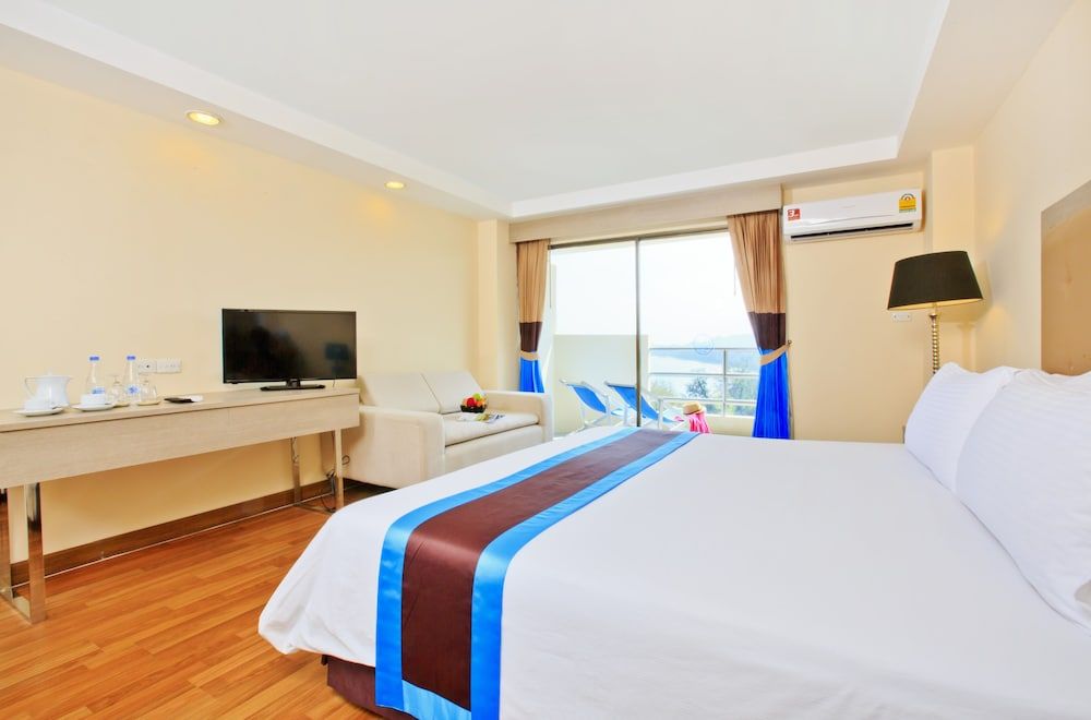 Blue Wave Hotel Hua Hin Deluxe Room 2