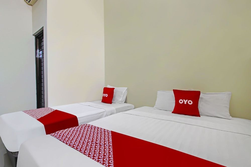 Super OYO 92437 Wahidin Guesthouse Deluxe Twin Room 2