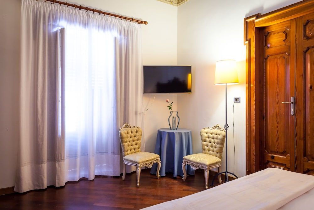 Palazzo Montalbano Deluxe Double Room (Mare) 4