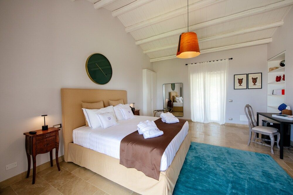 POGGIO LEANO Deluxe Double Room 6