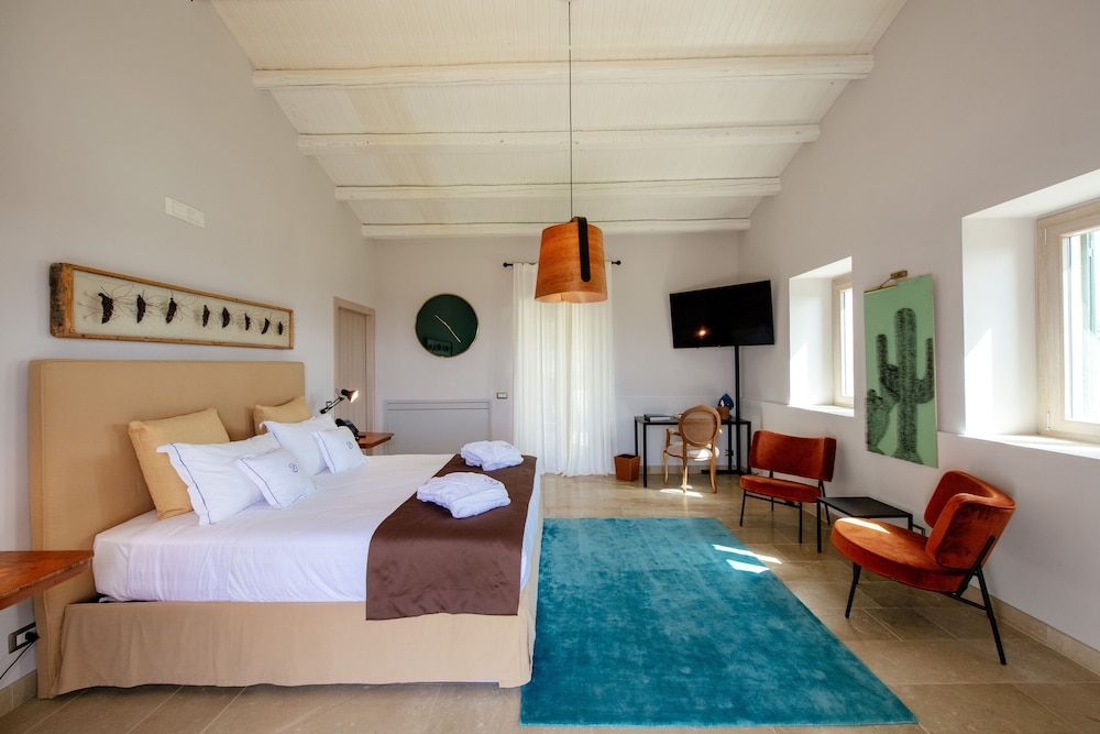 POGGIO LEANO Deluxe Double Room 7