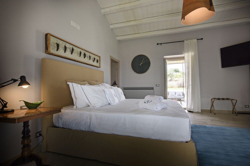 POGGIO LEANO Deluxe Double Room 4