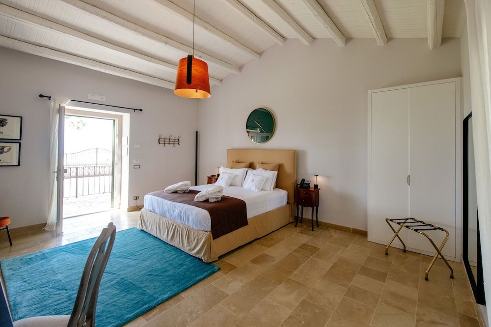 POGGIO LEANO Deluxe Double Room 9