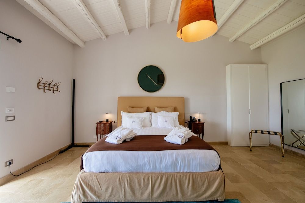 POGGIO LEANO Deluxe Double Room 8